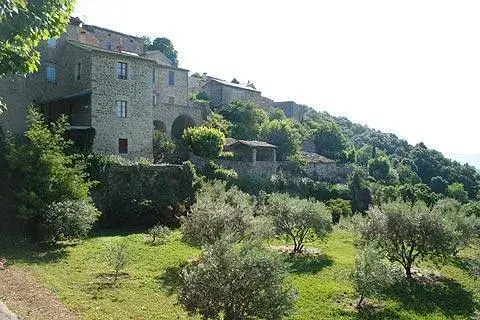 Le village de Banne